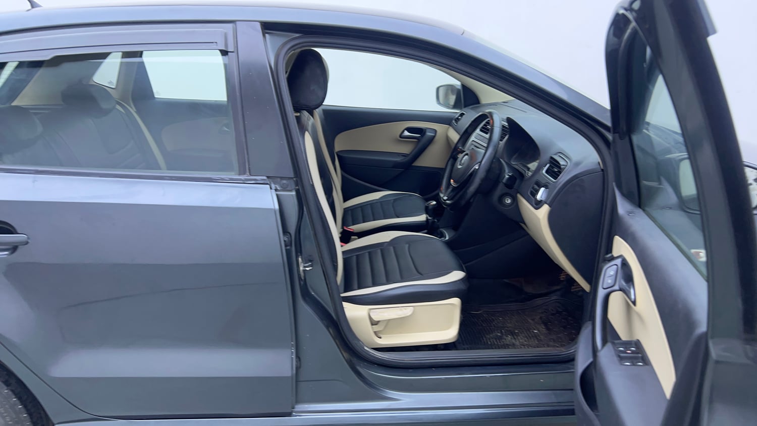 Used 2015 Volkswagen Polo Highline1.2L (P) Petrol Manual interior RIGHT SIDE FRONT DOOR CABIN VIEW