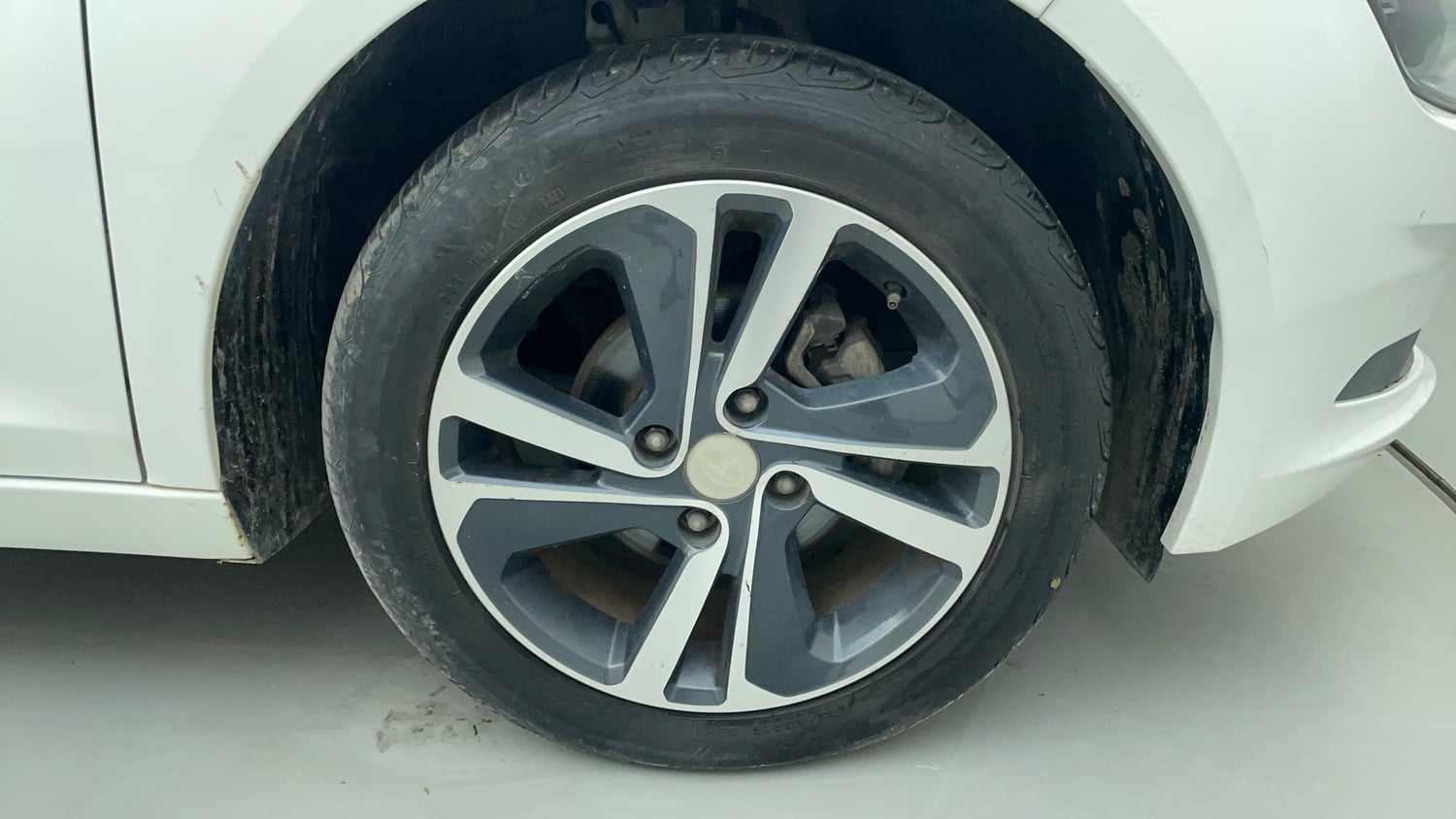 Used 2023 Tata Altroz XZ Diesel Diesel Manual tyres RIGHT FRONT TYRE RIM VIEW