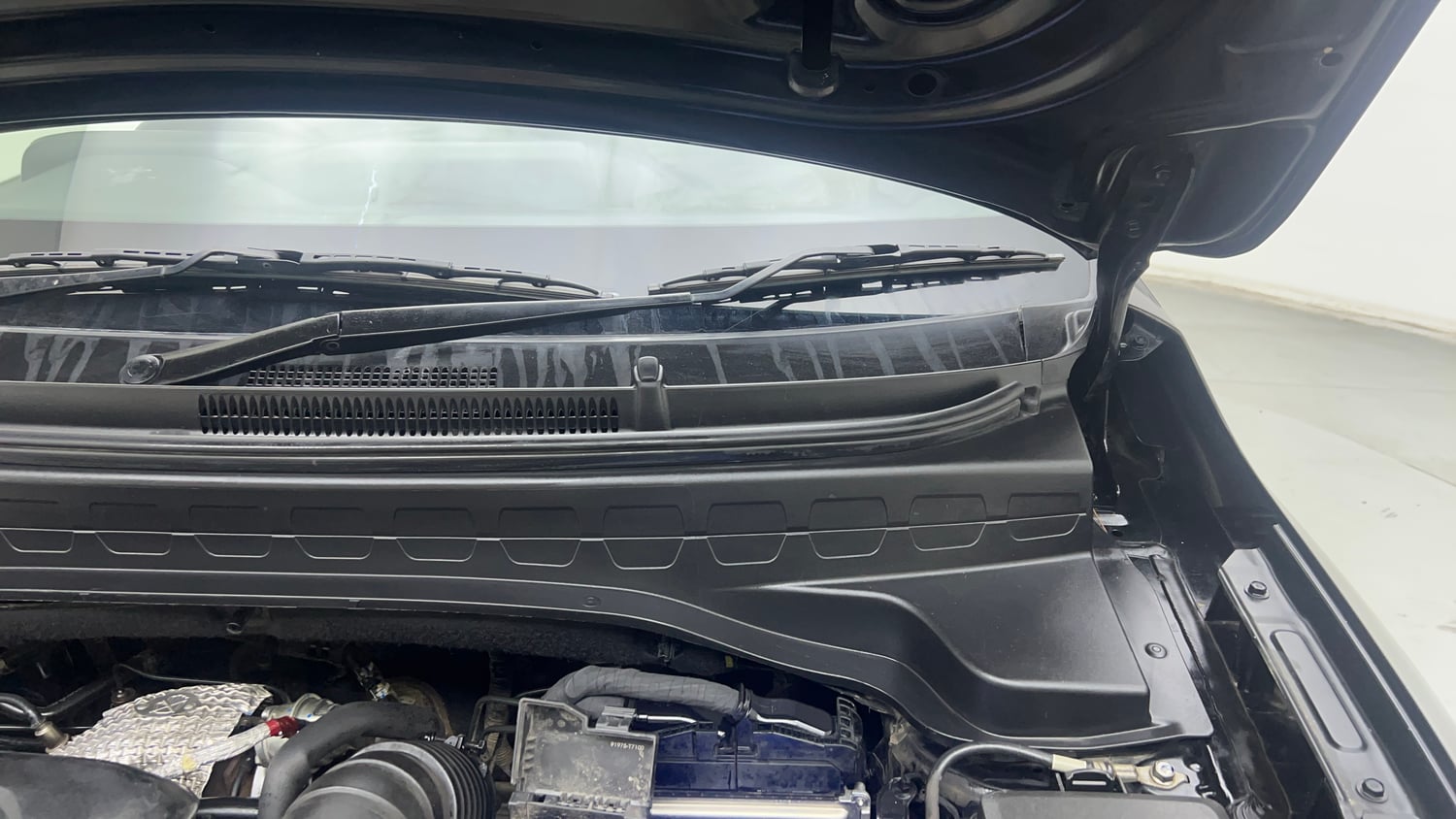Used 2022 Kia Sonet HTX Plus 1.5 Diesel Manual engine ENGINE LEFT SIDE HINGE & APRON VIEW