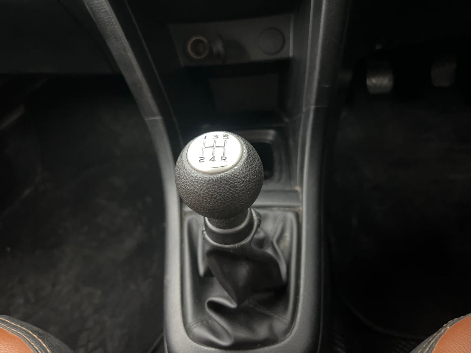 Used 2013 Maruti Suzuki Swift VXi Petrol Manual interior GEAR  KNOB VIEW