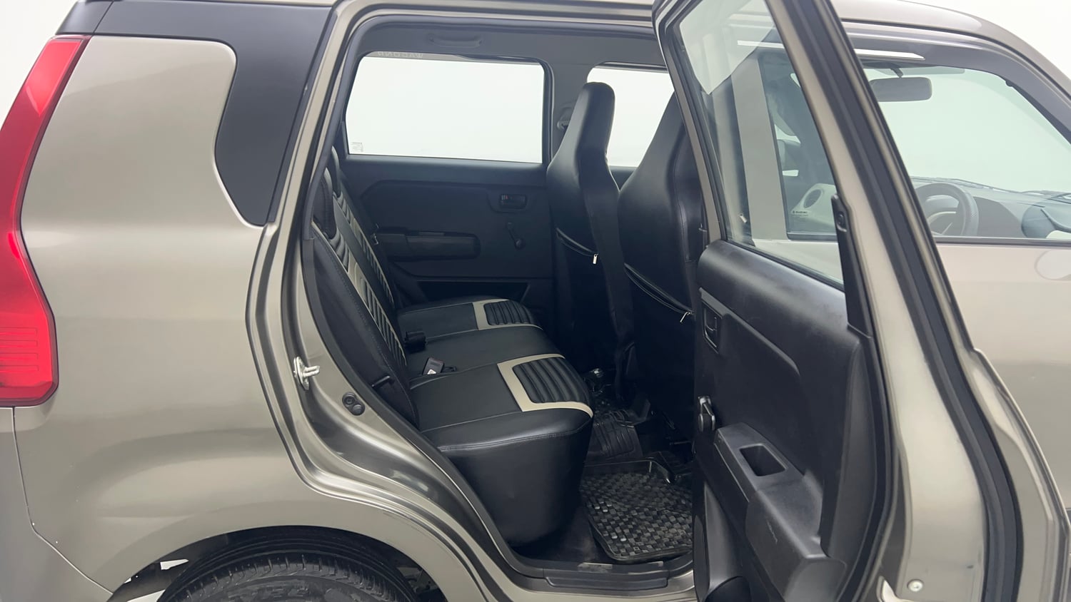 Used 2023 Maruti Suzuki Wagon R LXI 1.0 CNG Cng Manual interior RIGHT SIDE REAR DOOR CABIN VIEW