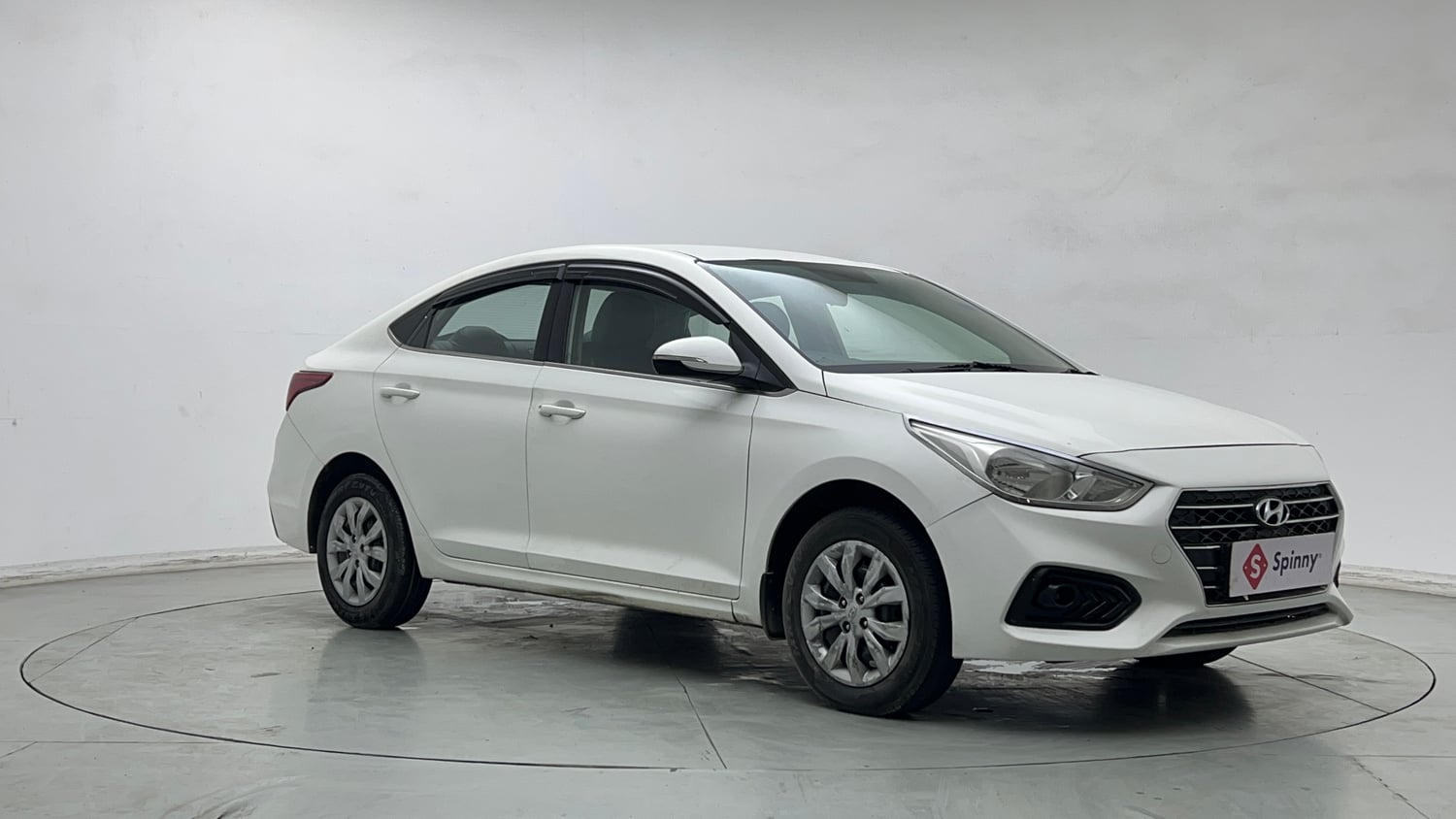 Used 2019 Hyundai Verna 1.4 VTVT EX Petrol+cng(outside fitted) Cng Manual exterior RIGHT FRONT CORNER VIEW