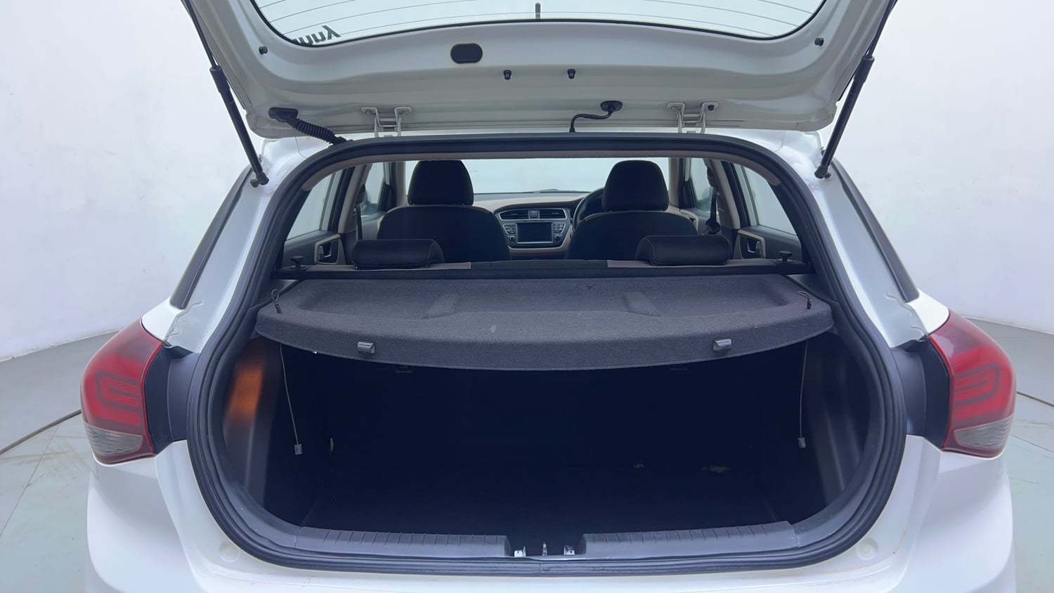 Used 2018 Hyundai Elite i20 Asta 1.2 (O) Petrol Manual interior DICKY INSIDE VIEW