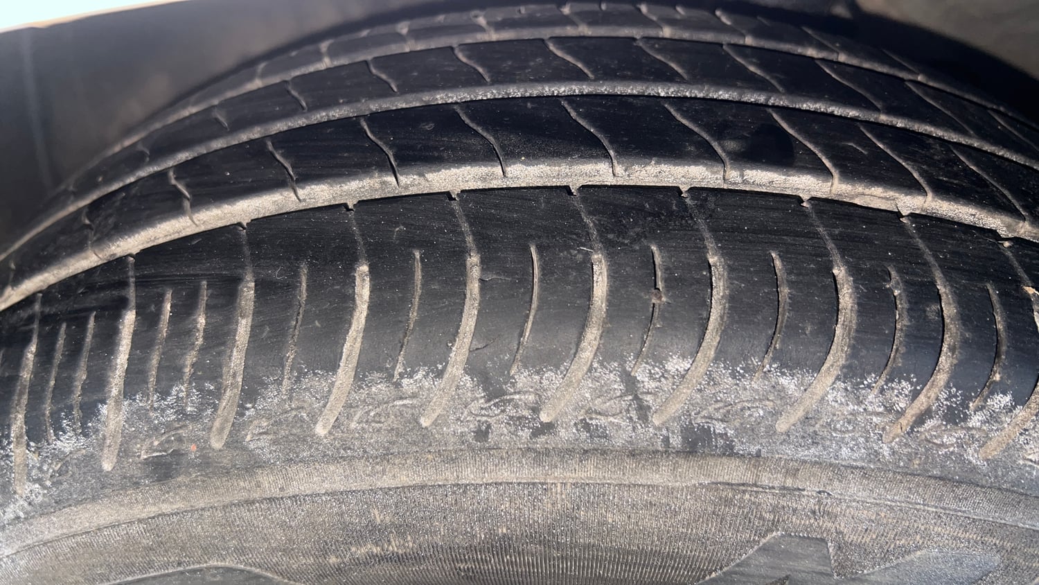 Used 2019 Hyundai Verna 1.4 VTVT EX Petrol+cng(outside fitted) Cng Manual tyres LEFT FRONT TYRE TREAD VIEW