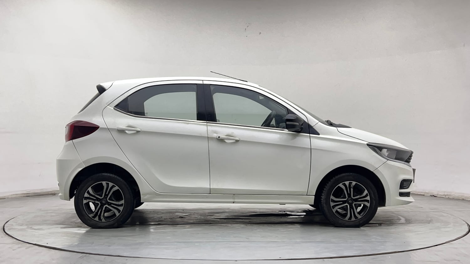 Used 2024 Tata Tiago XTA iCNG Cng Automatic exterior RIGHT SIDE VIEW