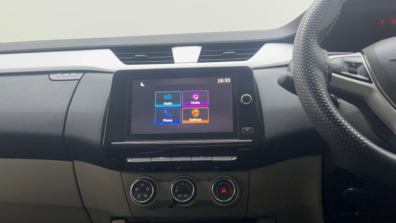 Used 2022 Renault Triber RXZ Petrol Manual interior MUSIC SYSTEM & AC CONTROL VIEW
