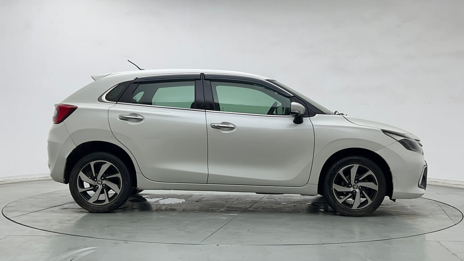 Used 2022 Toyota Glanza V AMT Petrol Automatic exterior RIGHT SIDE VIEW