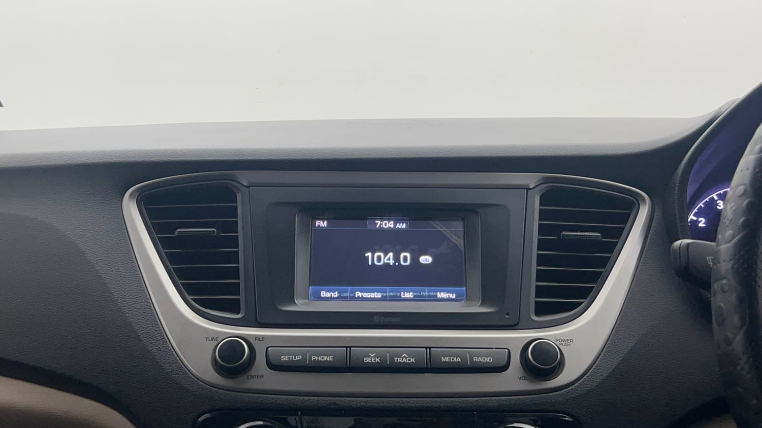Used 2018 Hyundai Verna EX 1.4 VTVT Petrol Manual top_features Touch screen infotainment system
