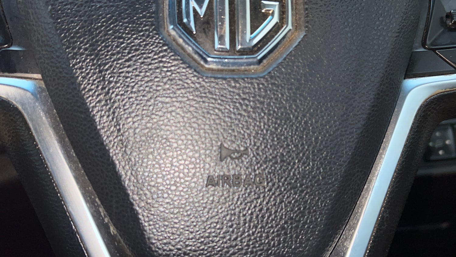 Used 2019 MG Motors Hector Sharp Hybrid 1.5 Petrol Hybrid Manual top_features Airbags