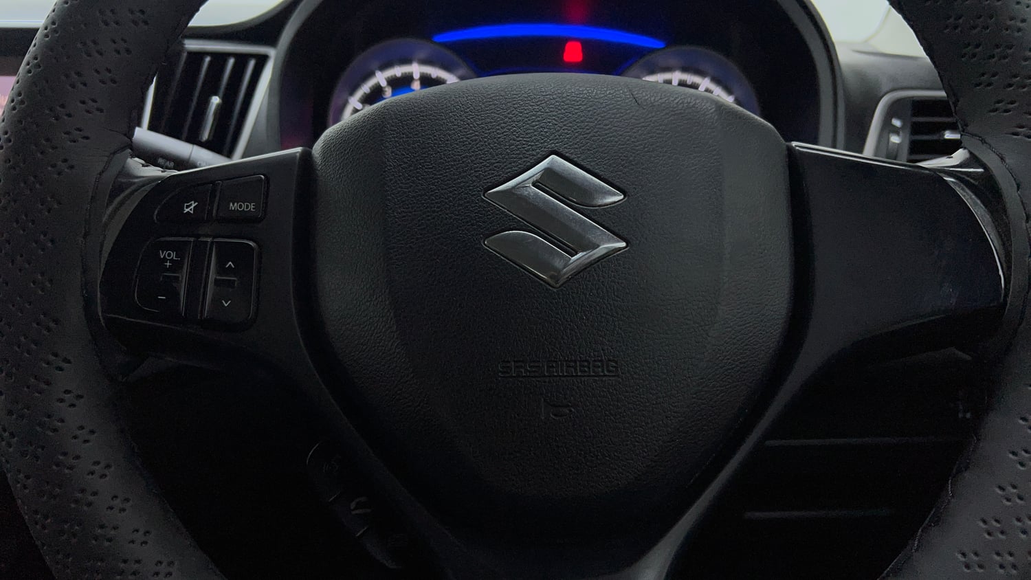 Used 2020 Maruti Suzuki Baleno Zeta Petrol Manual top_features Airbags