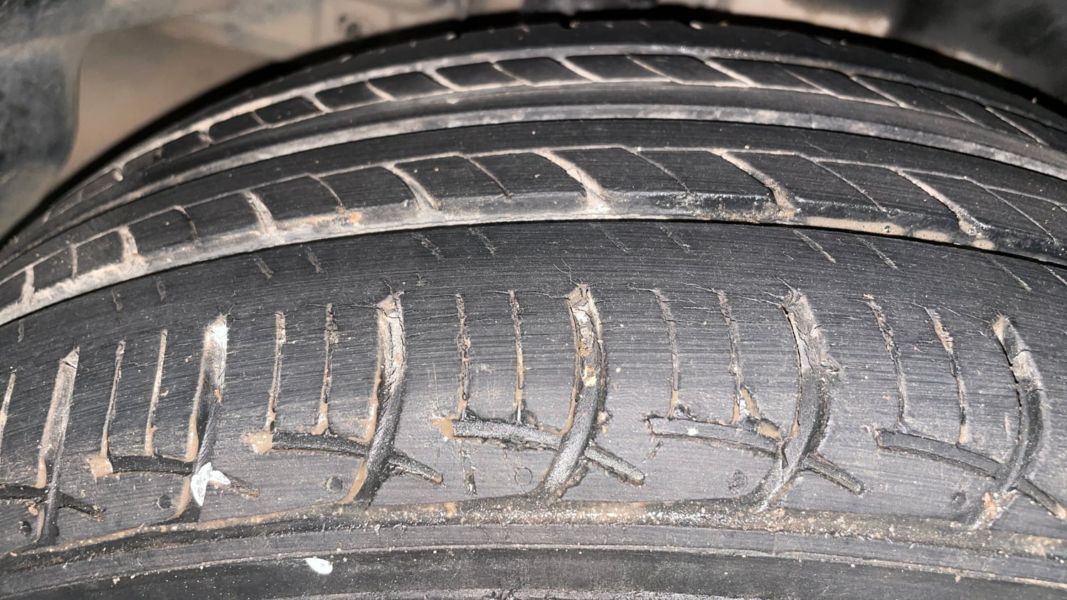 Used 2017 Maruti Suzuki Ciaz Zeta 1.4 AT Petrol Automatic tyres RIGHT REAR TYRE TREAD VIEW