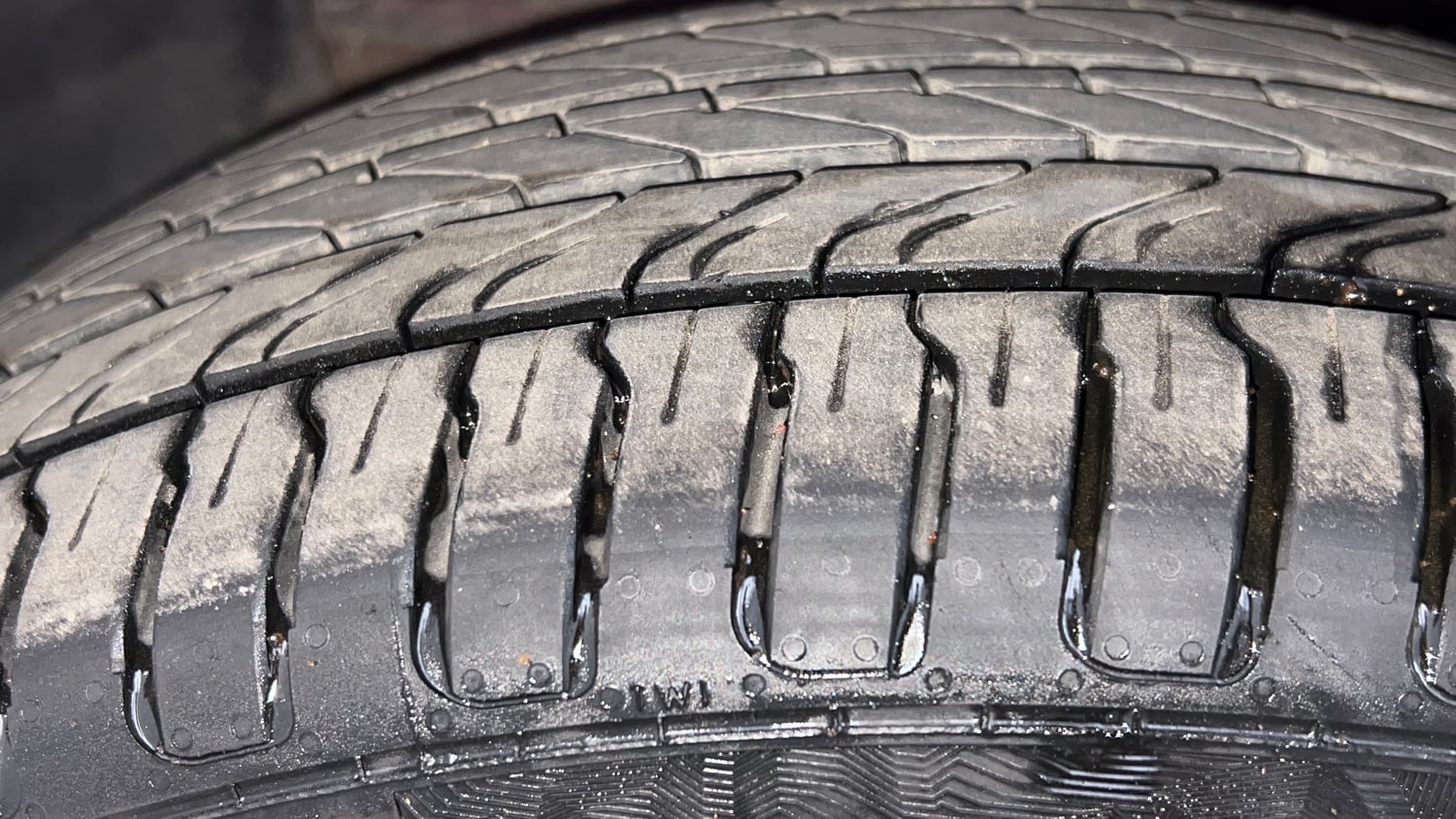 Used 2015 Hyundai Elite i20 Asta 1.4 CRDI Diesel Manual tyres LEFT FRONT TYRE TREAD VIEW
