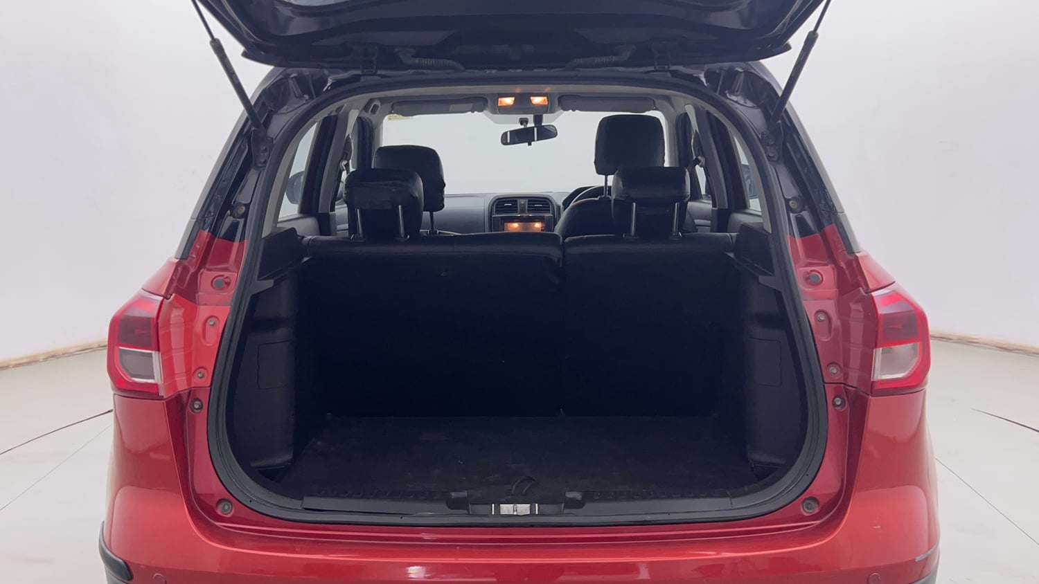Used 2019 maruti-suzuki Vitara Brezza ZDi Plus AGS Diesel Automatic interior DICKY INSIDE VIEW