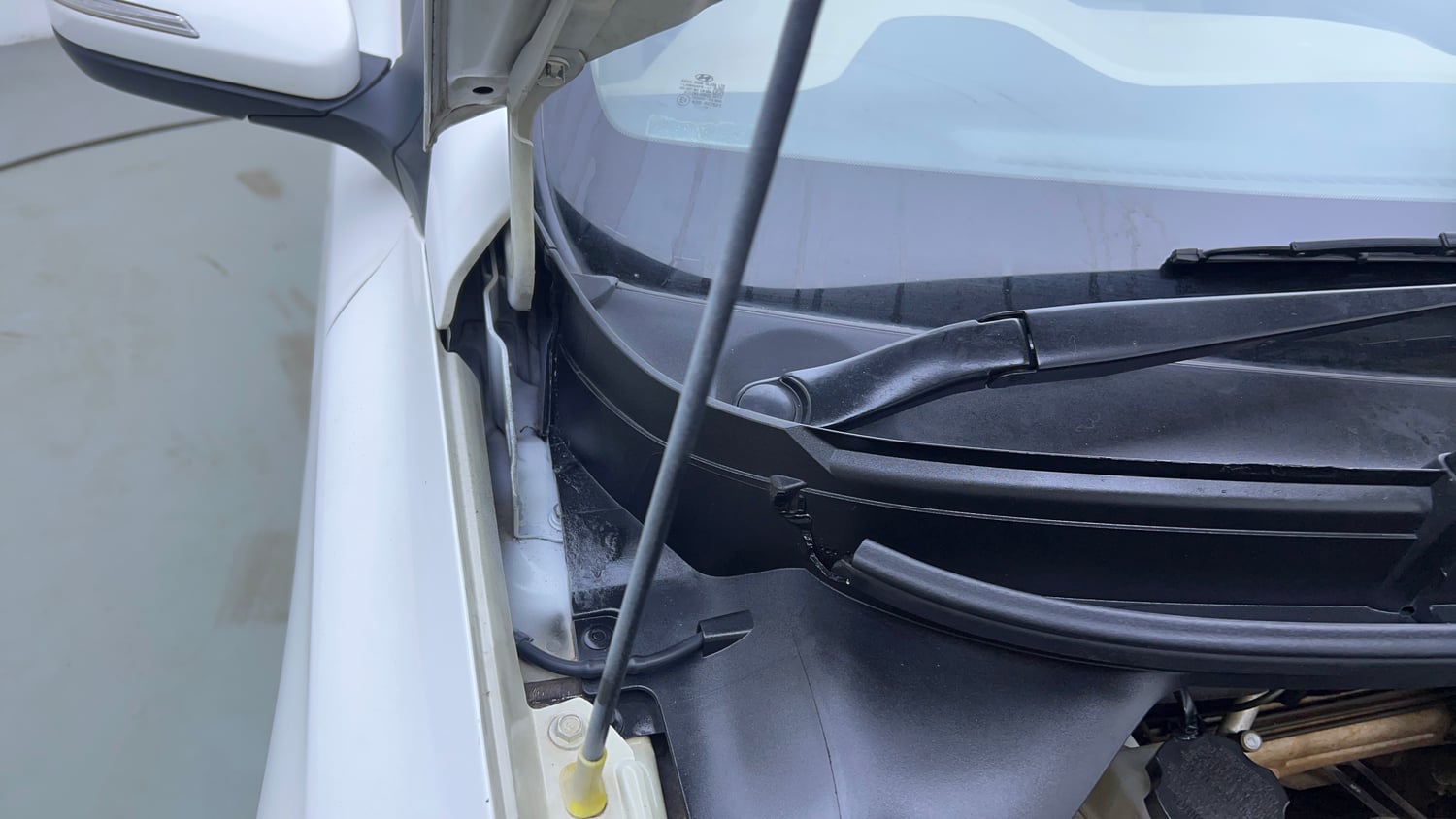 Used 2018 Hyundai Elite i20 Asta 1.2 (O) Petrol Manual engine ENGINE RIGHT SIDE HINGE & APRON VIEW