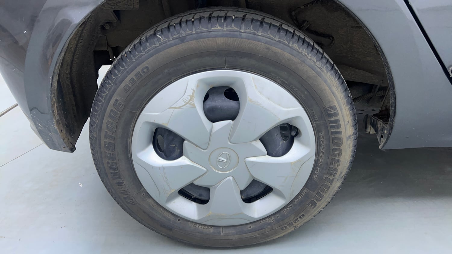 Used 2021 Tata Tiago XT Petrol Manual tyres RIGHT REAR TYRE RIM VIEW