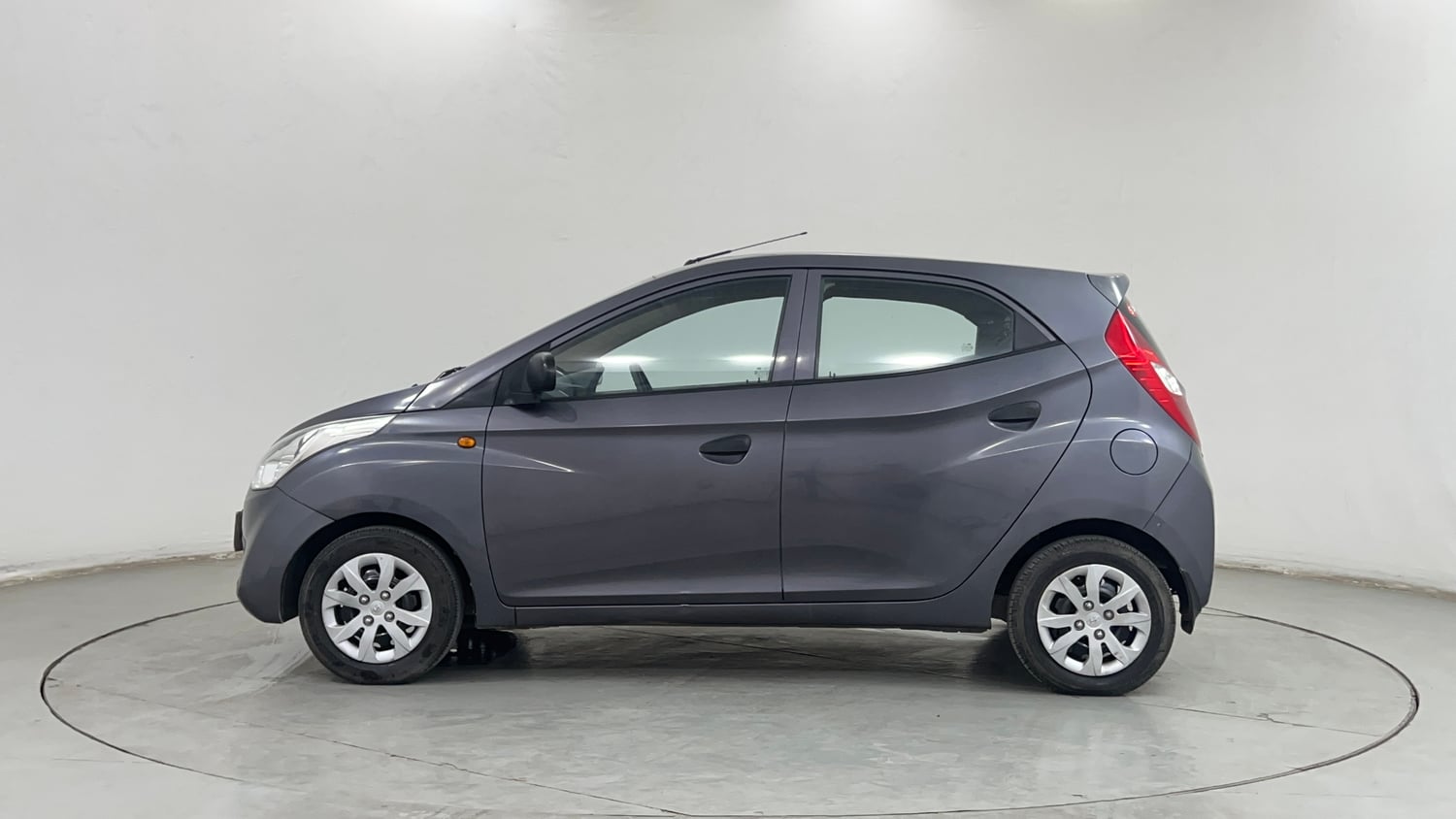 Used 2016 Hyundai Eon Magna + Petrol Manual exterior LEFT SIDE VIEW