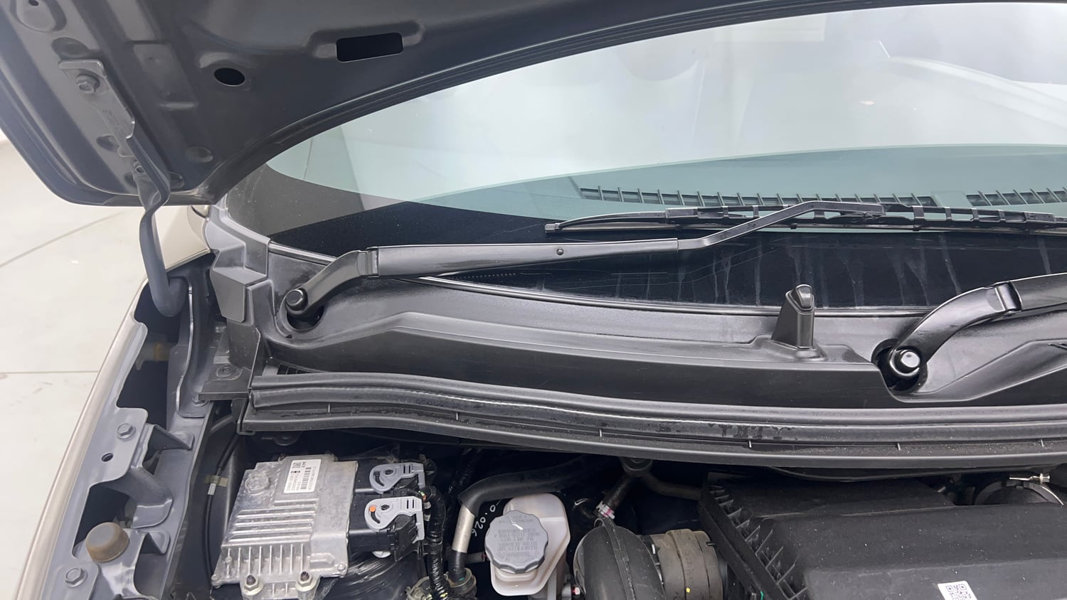 Used 2023 Maruti Suzuki Wagon R LXI 1.0 CNG Cng Manual engine ENGINE RIGHT SIDE HINGE & APRON VIEW
