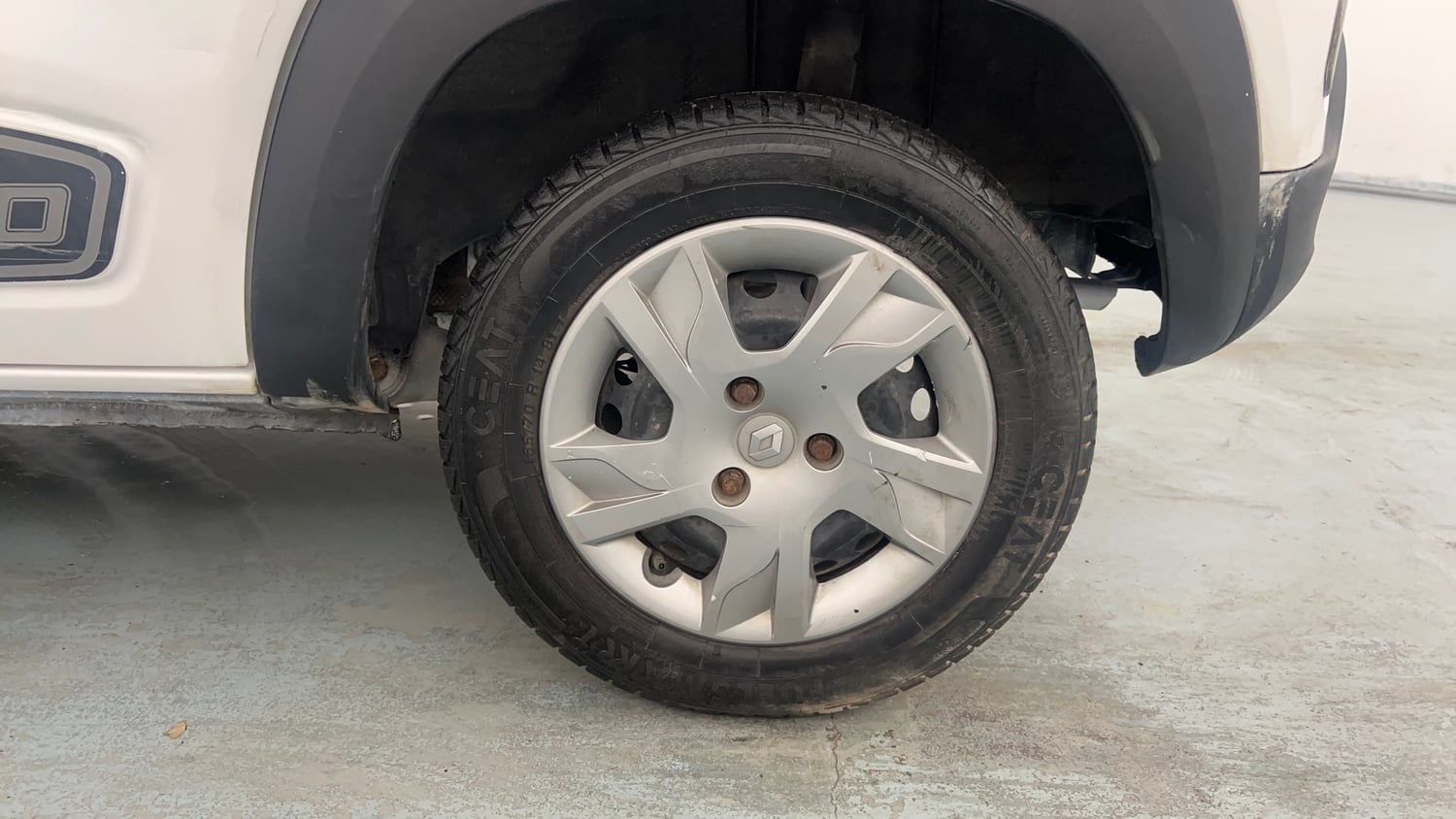Used 2020 Renault Kwid 1.0 RXT Opt Petrol Manual tyres LEFT REAR TYRE RIM VIEW