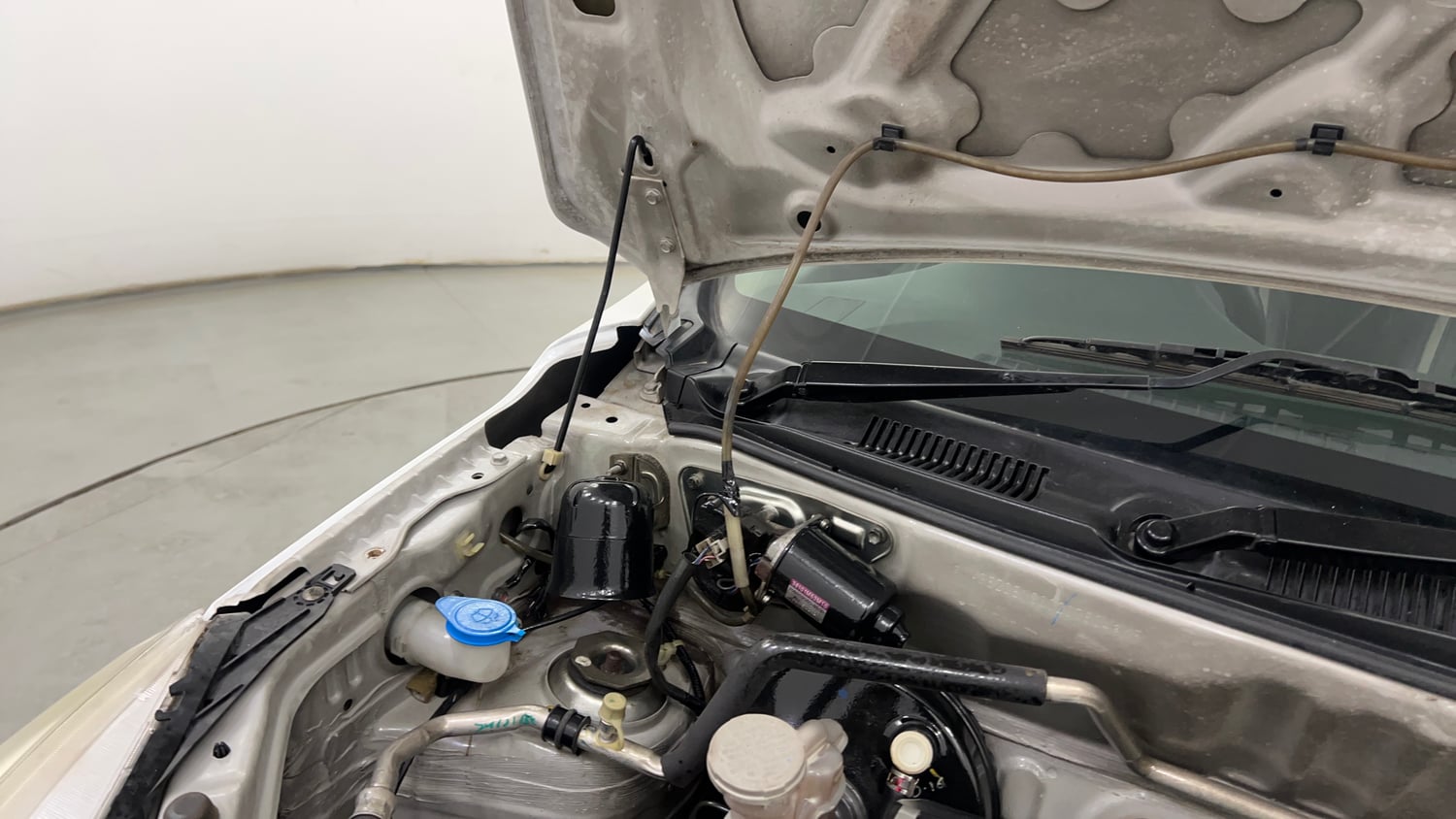 Used 2016 Maruti Suzuki Alto K10 VXi AMT Petrol Automatic engine ENGINE RIGHT SIDE HINGE & APRON VIEW