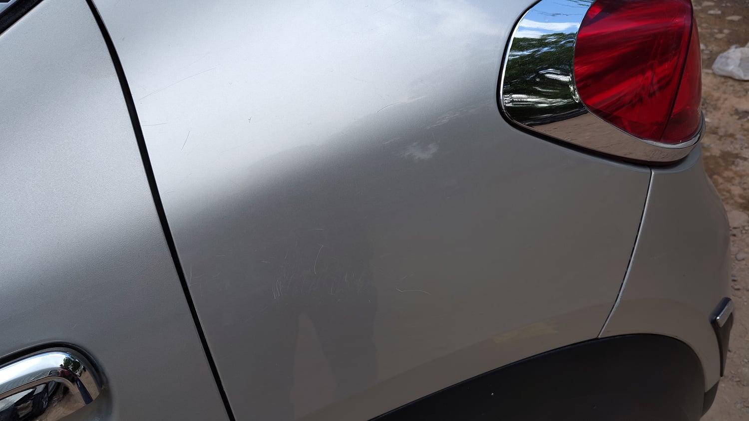 Used 2018 Renault Kwid 1.0 RXT Petrol Manual dents MINOR SCRATCH