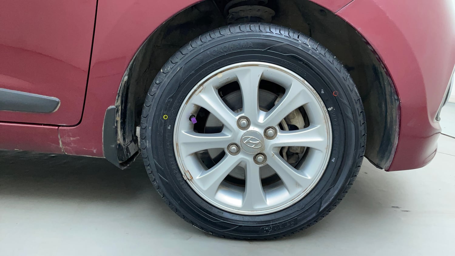 Used 2016 Hyundai Grand i10 Asta AT 1.2 Kappa VTVT Petrol Automatic tyres RIGHT FRONT TYRE RIM VIEW