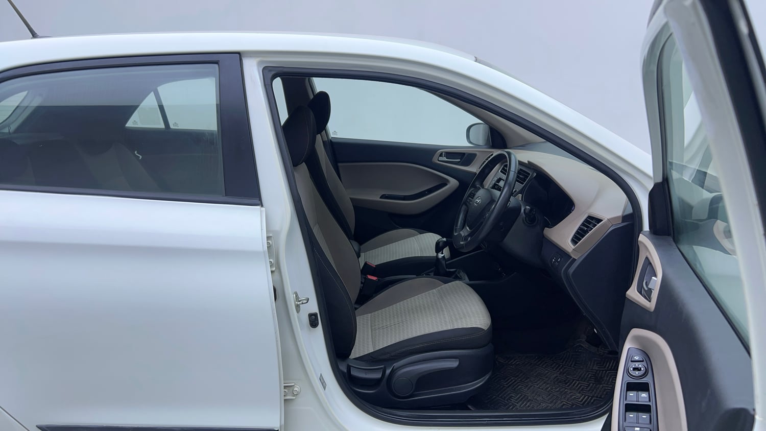 Used 2018 Hyundai Elite i20 Asta 1.2 (O) Petrol Manual interior RIGHT SIDE FRONT DOOR CABIN VIEW