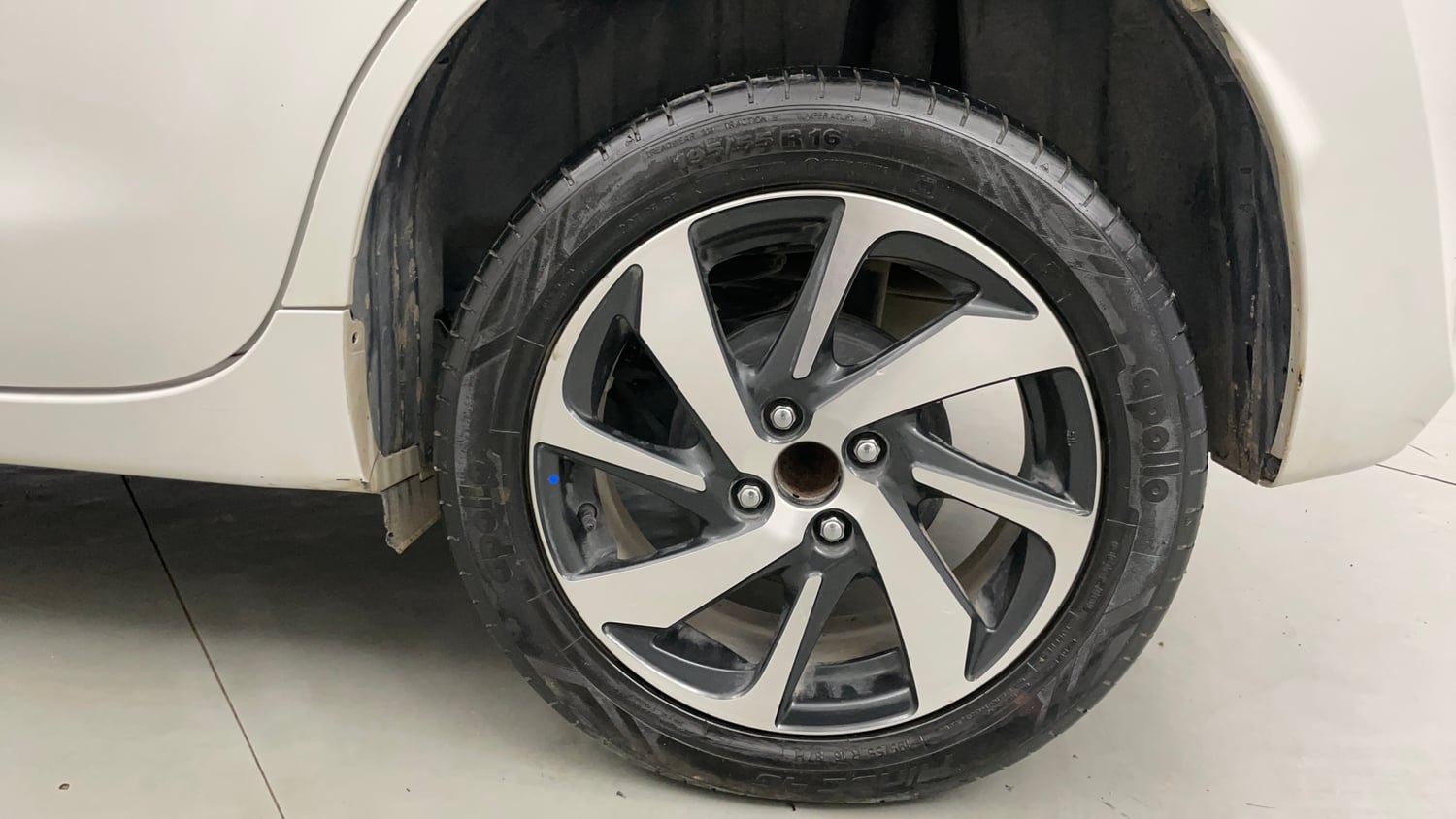 Used 2023 Toyota Glanza V Petrol Manual tyres LEFT REAR TYRE RIM VIEW