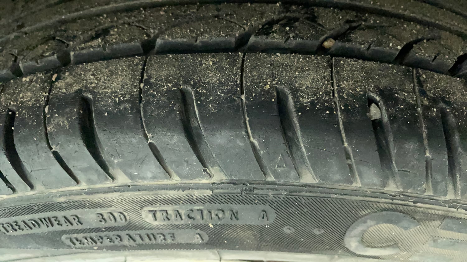 Used 2016 Ford Figo Trend 1.2 Ti-VCT Petrol Manual tyres LEFT REAR TYRE TREAD VIEW