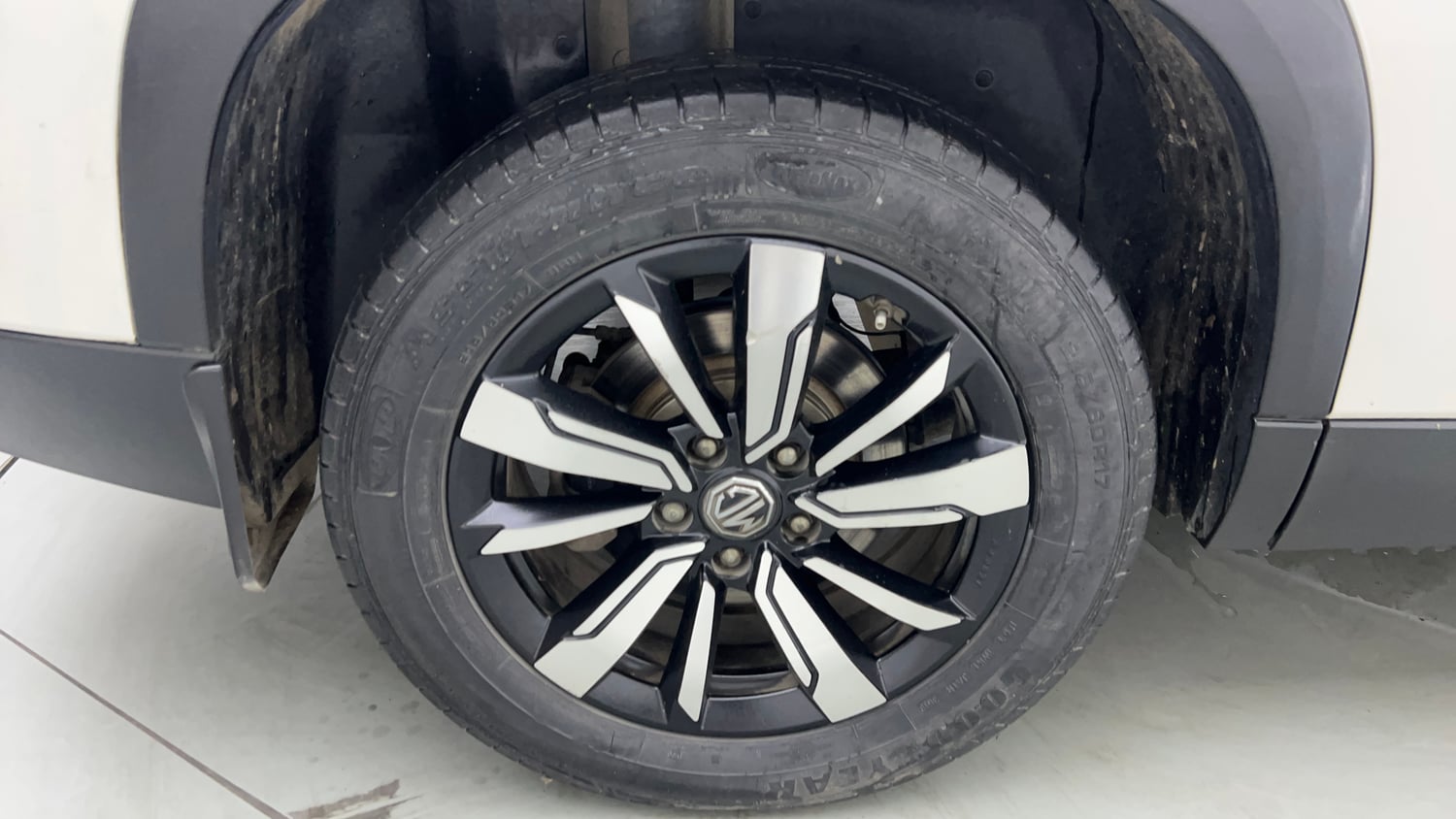 Used 2019 MG Motors Hector Sharp Hybrid 1.5 Petrol Hybrid Manual tyres RIGHT REAR TYRE RIM VIEW