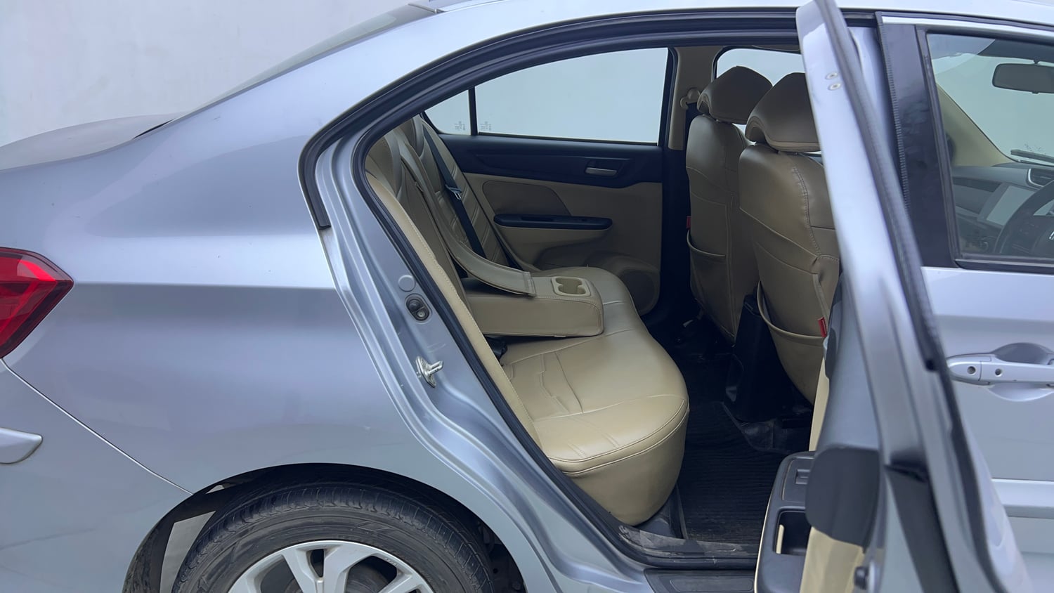 Used 2018 Honda Amaze 1.2 V CVT Petrol Petrol Automatic interior RIGHT SIDE REAR DOOR CABIN VIEW