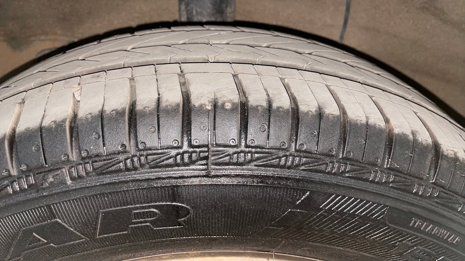 Used 2014 Hyundai Grand i10 Asta 1.2 Kappa VTVT Petrol Manual tyres RIGHT REAR TYRE TREAD VIEW