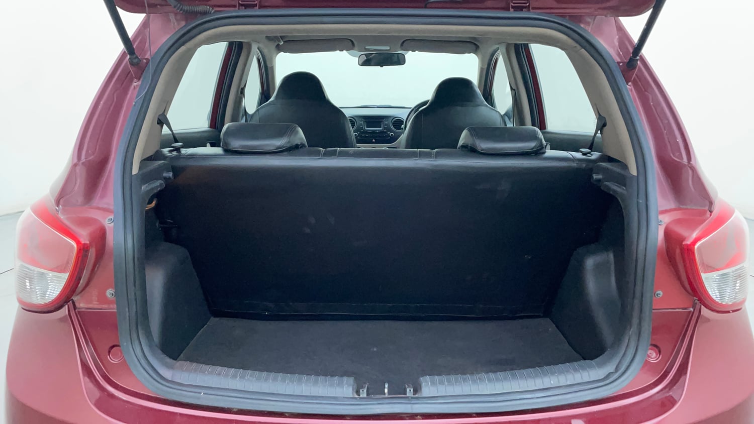 Used 2016 Hyundai Grand i10 Asta AT 1.2 Kappa VTVT Petrol Automatic interior DICKY INSIDE VIEW