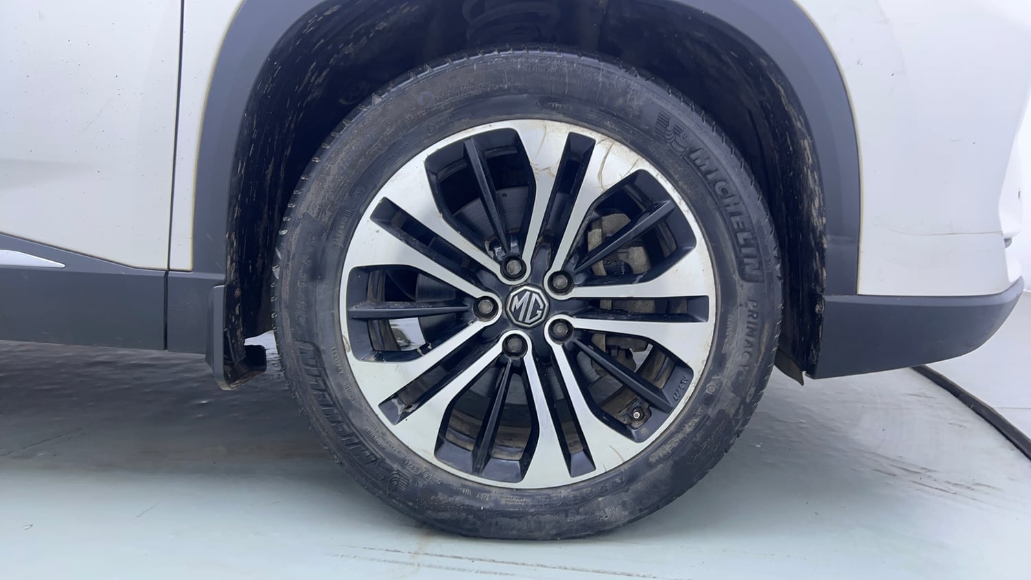 Used 2021 MG Motors Hector Plus Select 2.0 Diesel Turbo MT 7-STR Diesel Manual tyres RIGHT FRONT TYRE RIM VIEW