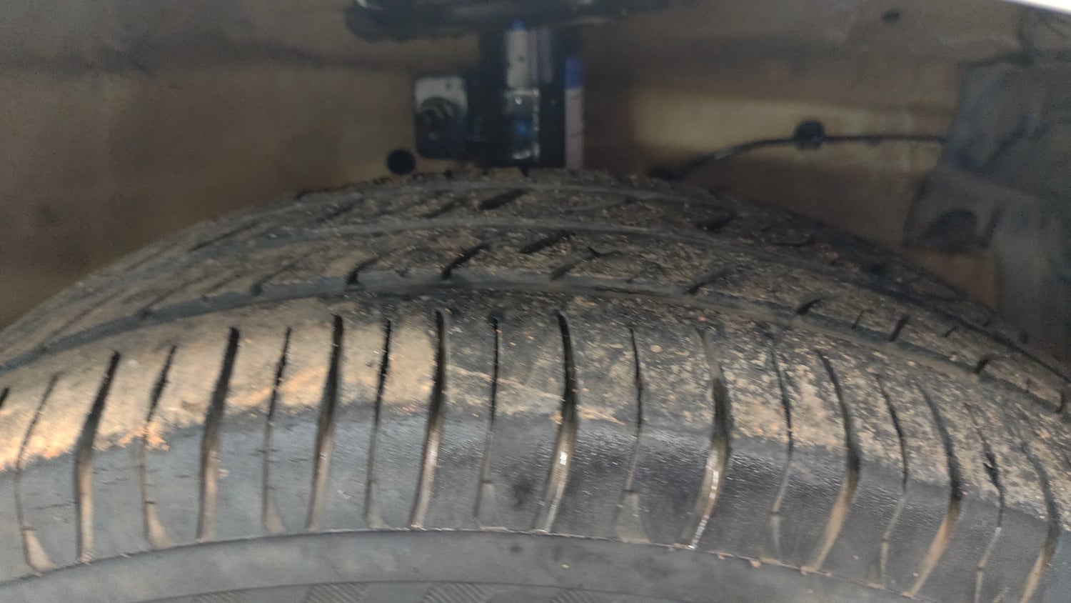Used 2017 Maruti Suzuki Swift Dzire ZXI Petrol Manual tyres RIGHT FRONT TYRE TREAD VIEW