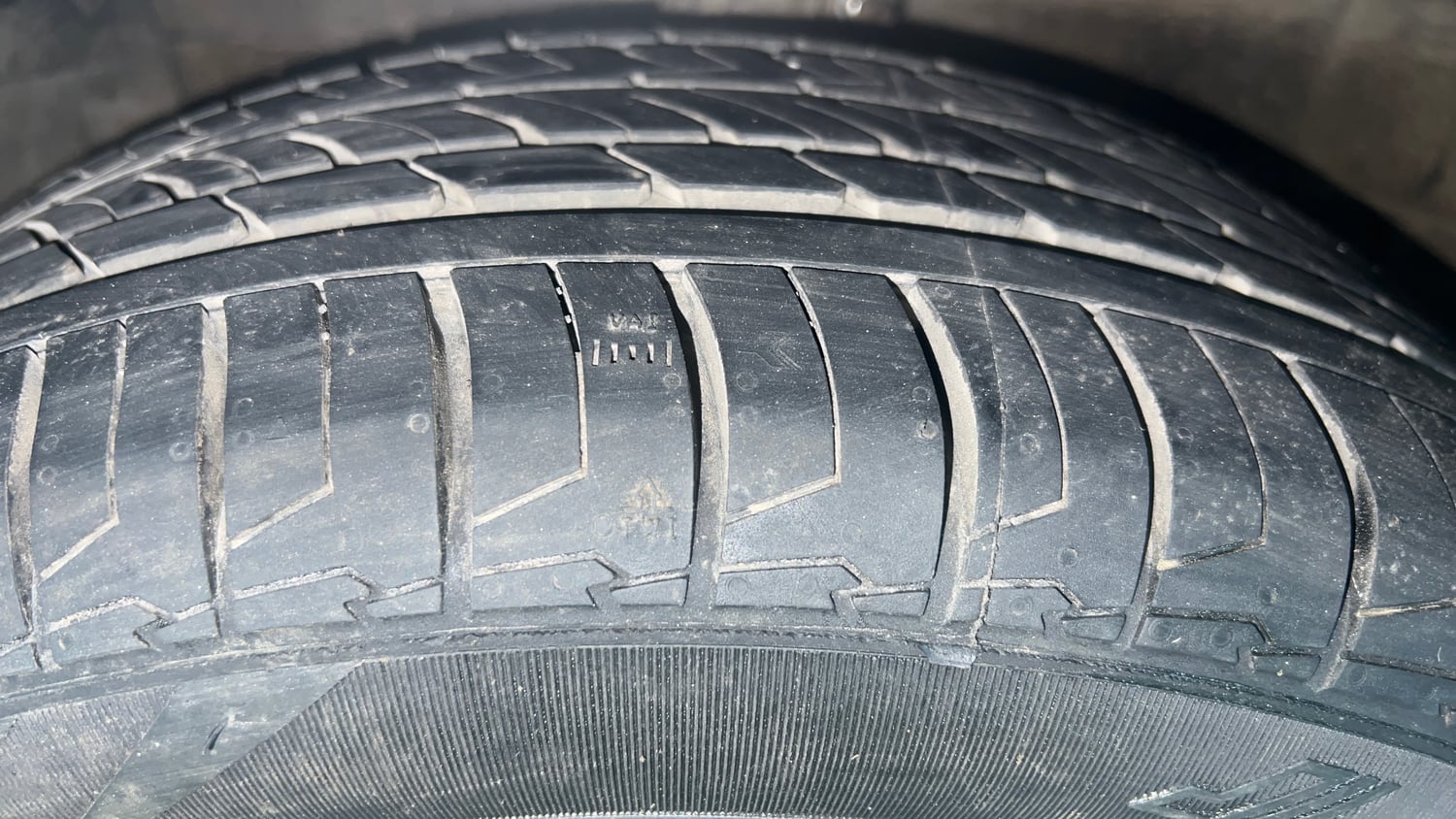 Used 2022 Maruti Suzuki Ciaz Alpha 1.5 Petrol Manual tyres LEFT FRONT TYRE TREAD VIEW