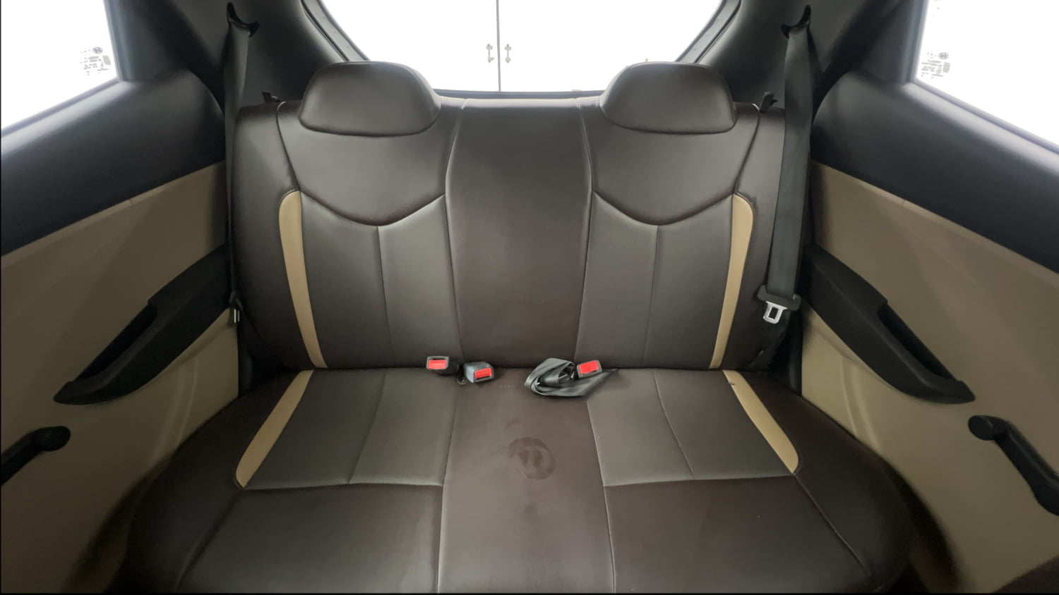 Used 2016 Hyundai Eon Magna + Petrol Manual interior REAR SEAT CONDITION VIEW