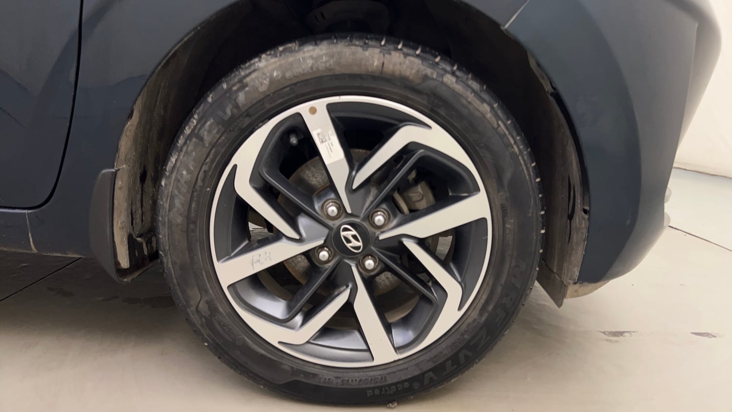 Used 2021 Hyundai Grand i10 Nios Asta AMT 1.2 Kappa VTVT Petrol Automatic tyres RIGHT FRONT TYRE RIM VIEW