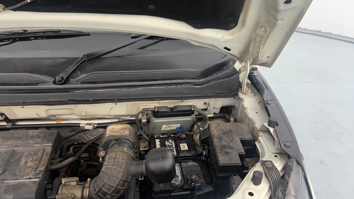 Used 2019 Mahindra KUV100 NXT K8 6 STR Petrol Manual engine ENGINE LEFT SIDE HINGE & APRON VIEW