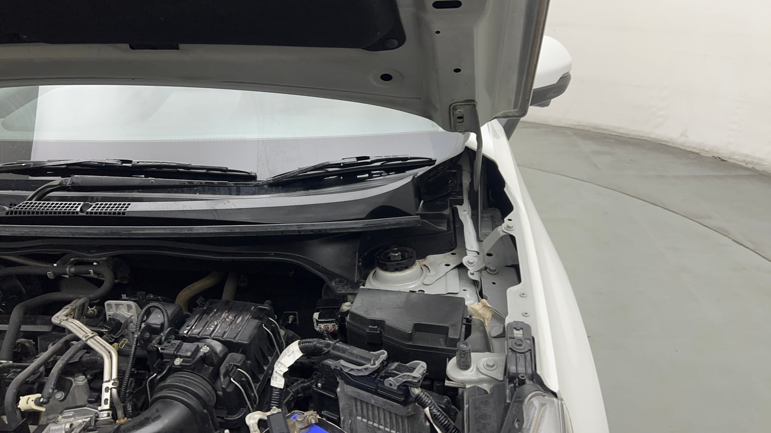 Used 2023 Honda Elevate ZX CVT Petrol Automatic engine ENGINE LEFT SIDE HINGE & APRON VIEW