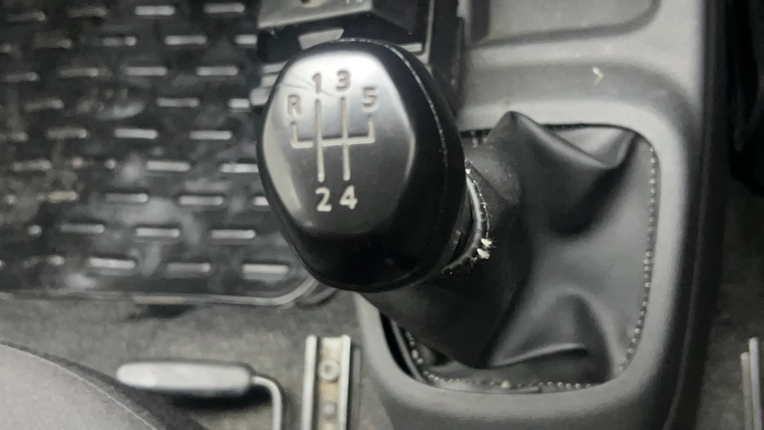 Used 2016 Renault Kwid RXT Petrol Manual interior GEAR  KNOB VIEW