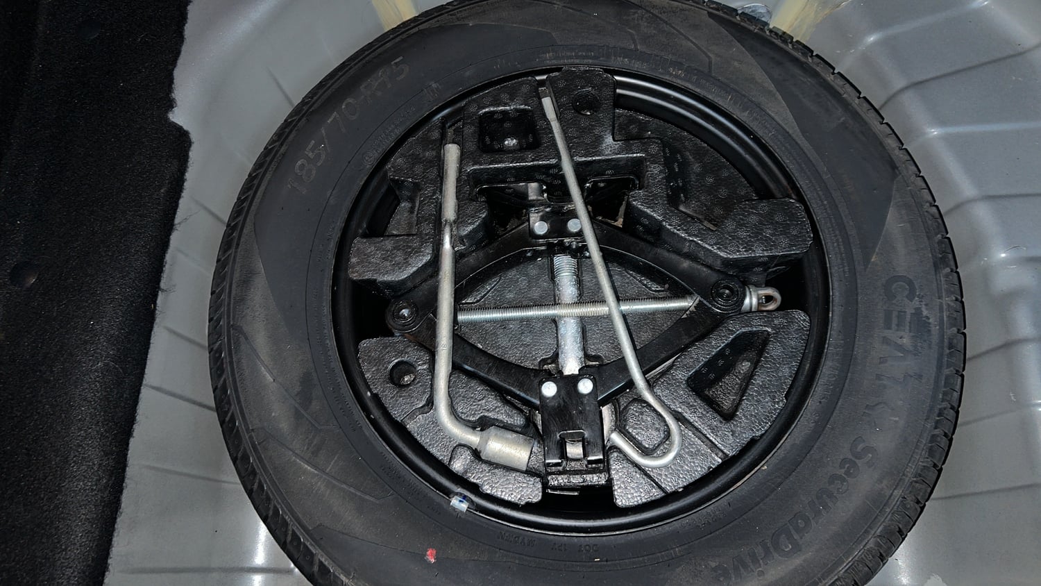 Used 2022 Tata Punch Adventure Rhythm Pack MT Petrol Manual tyres SPARE TYRE VIEW