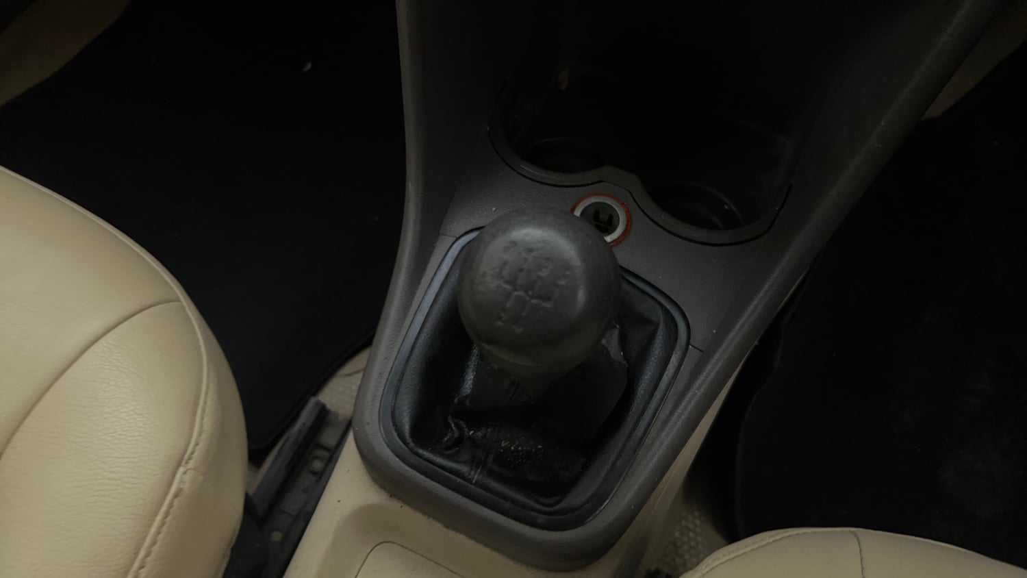 Used 2013 Volkswagen Vento Comfortline Diesel Diesel Manual interior GEAR  KNOB VIEW