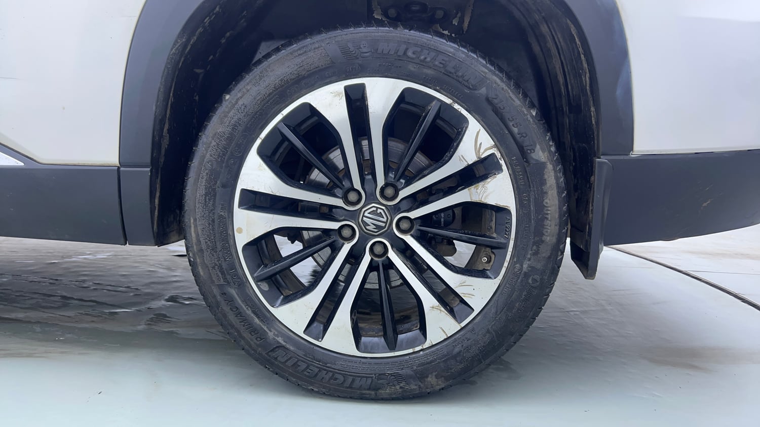 Used 2021 MG Motors Hector Plus Select 2.0 Diesel Turbo MT 7-STR Diesel Manual tyres LEFT REAR TYRE RIM VIEW