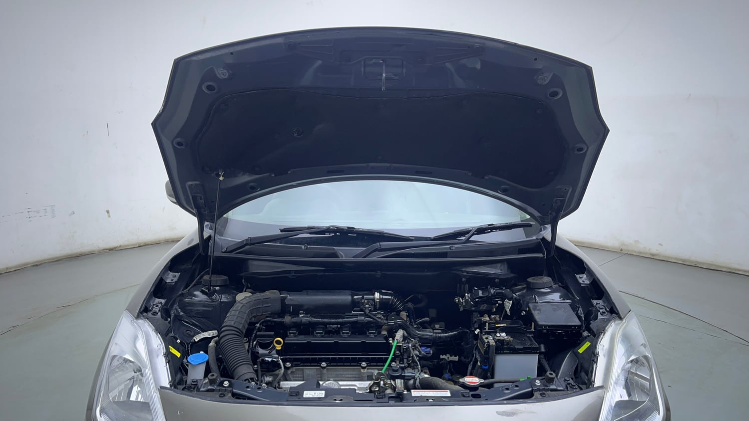 Used 2022 Maruti Suzuki Swift ZXi Petrol Manual engine ENGINE & BONNET OPEN FRONT VIEW