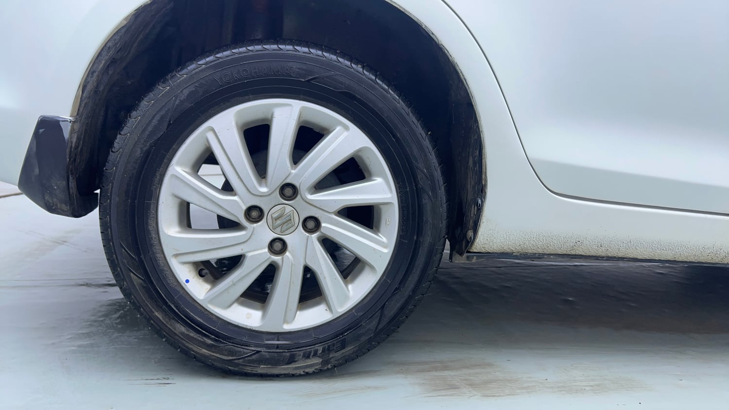 Used 2016 Maruti Suzuki Swift Dzire ZXI Petrol Manual tyres RIGHT REAR TYRE RIM VIEW