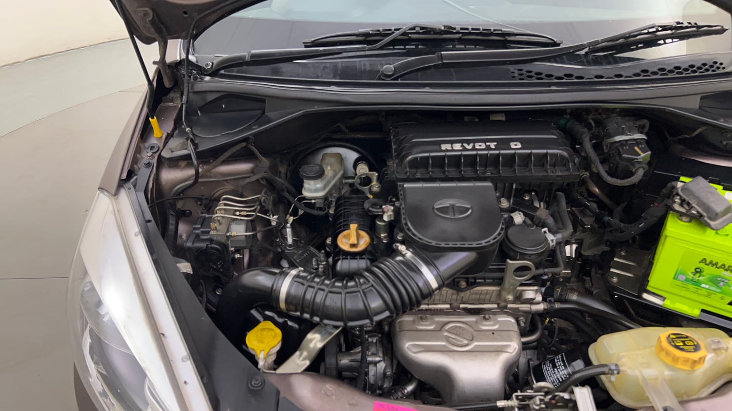 Used 2018 Tata Tiago Revotron XZA Petrol Automatic engine ENGINE RIGHT SIDE HINGE & APRON VIEW