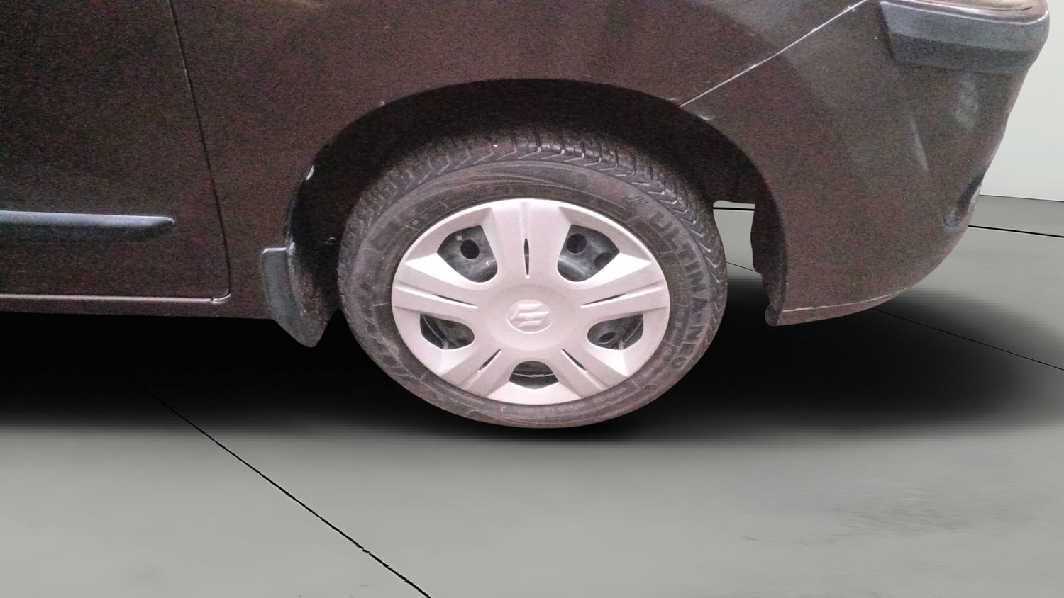 Used 2012 Maruti Suzuki Wagon R 1.0 VXi Petrol Manual tyres RIGHT FRONT TYRE RIM VIEW