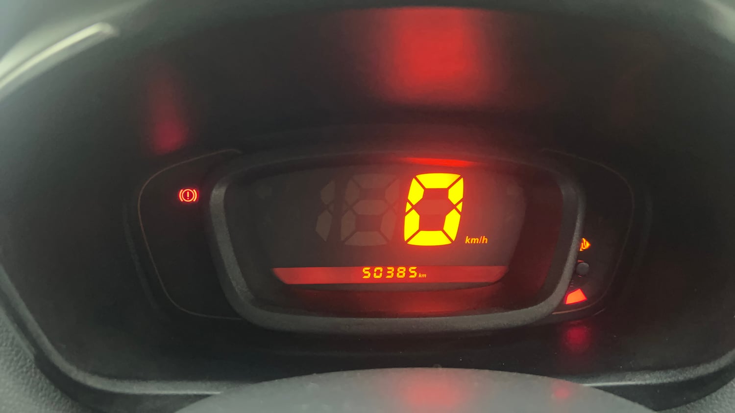 Used 2016 Renault Kwid RXT Petrol Manual interior CLUSTERMETER VIEW