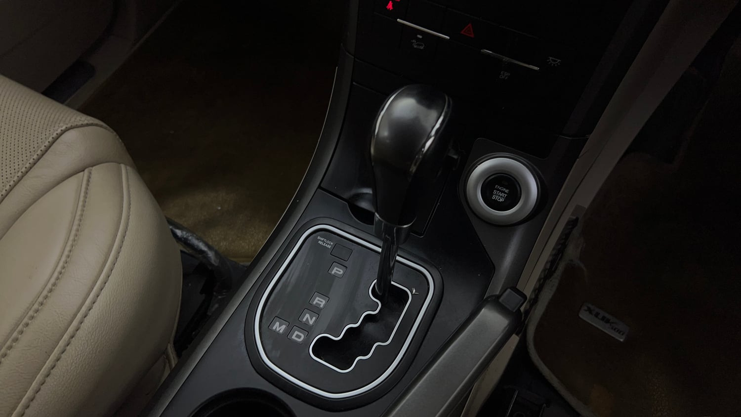 Used 2016 Mahindra XUV500 W10 AT Diesel Automatic interior GEAR  KNOB VIEW