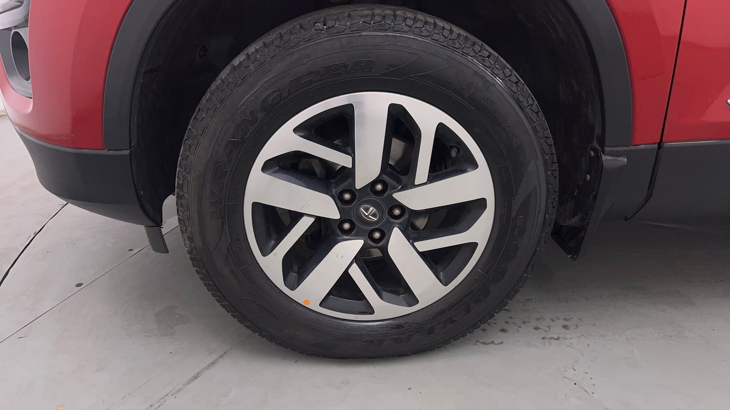 Used 2020 Tata Harrier XZA Plus Dual Tone Diesel Automatic tyres LEFT FRONT TYRE RIM VIEW